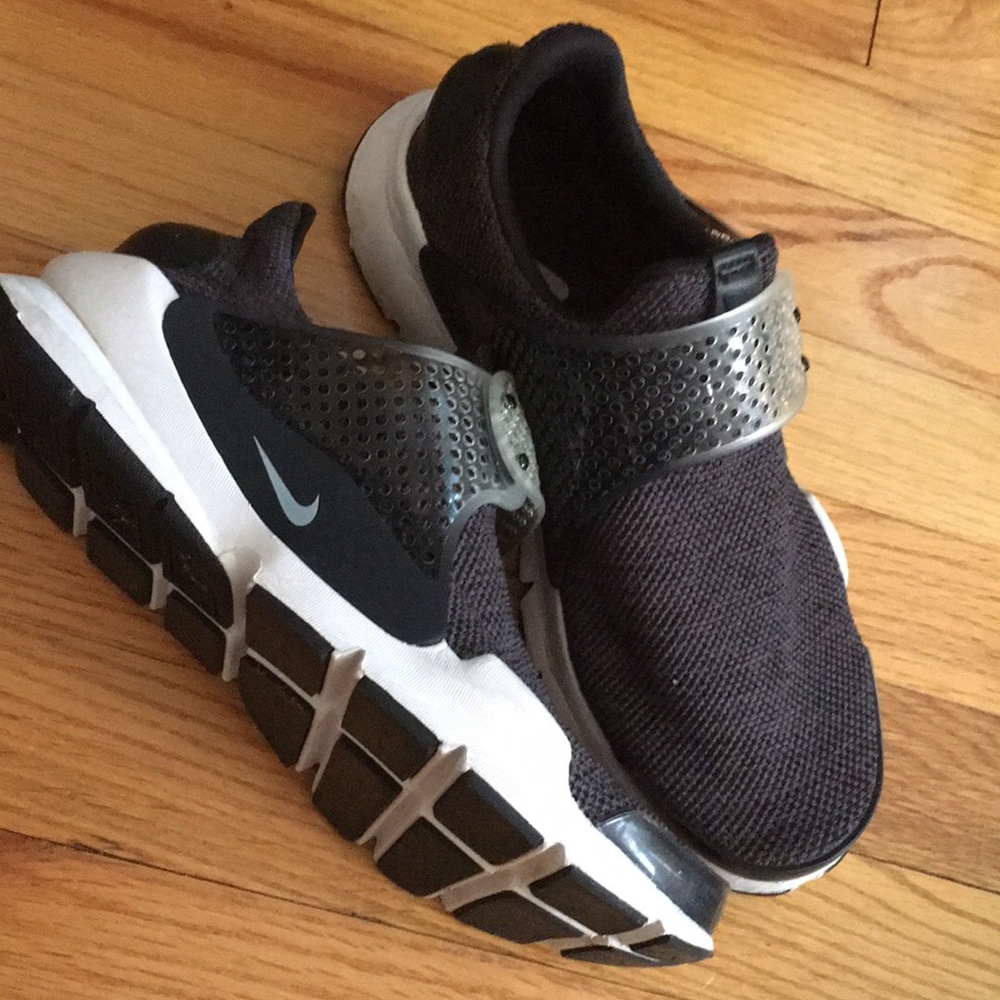 Nike sock dart sneakers